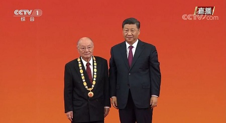 合影.png
